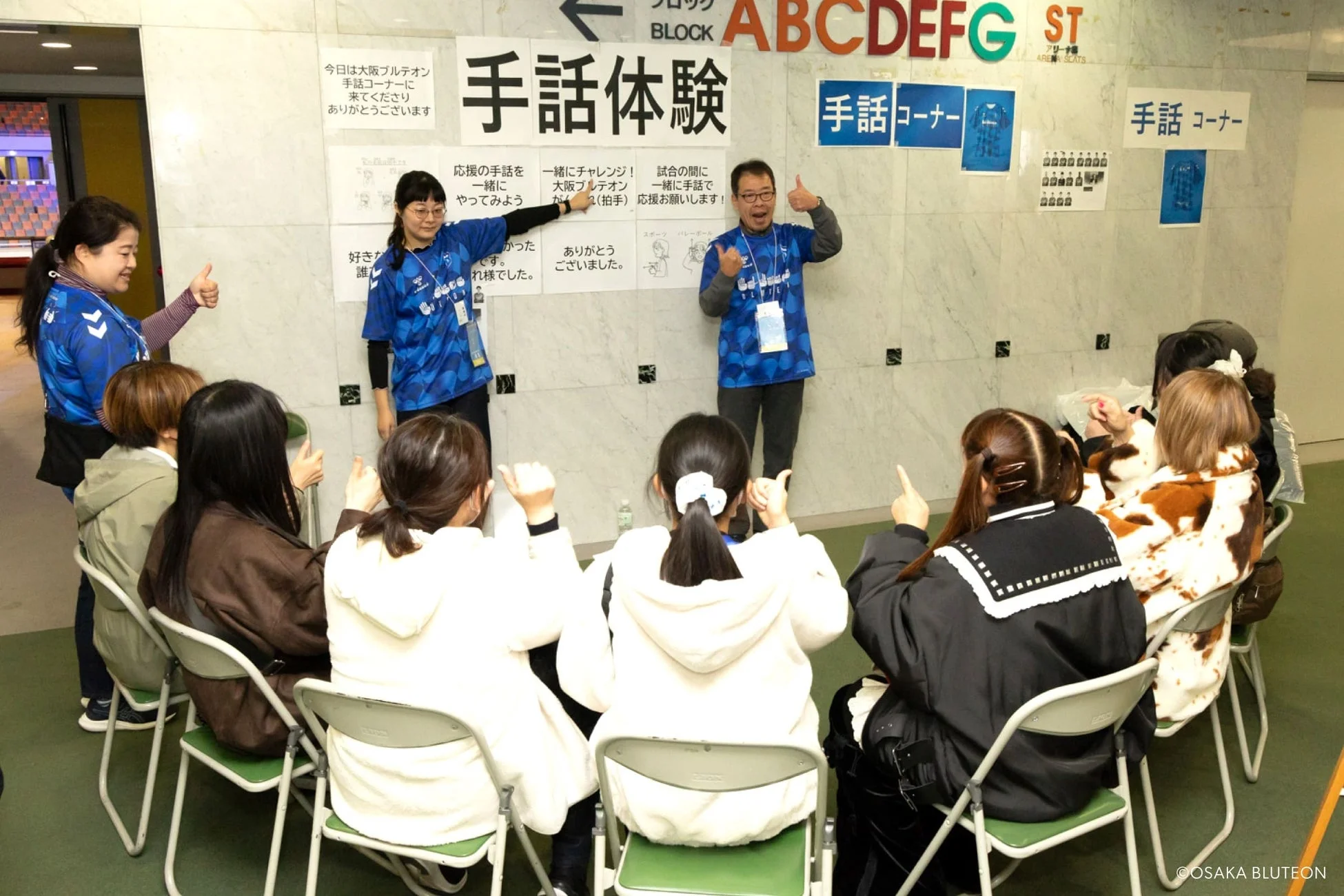 手話体験イベントの様子