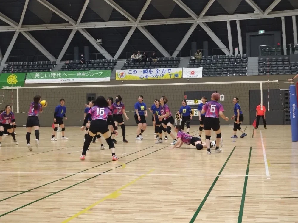 ママさんバレーボール大会試合風景