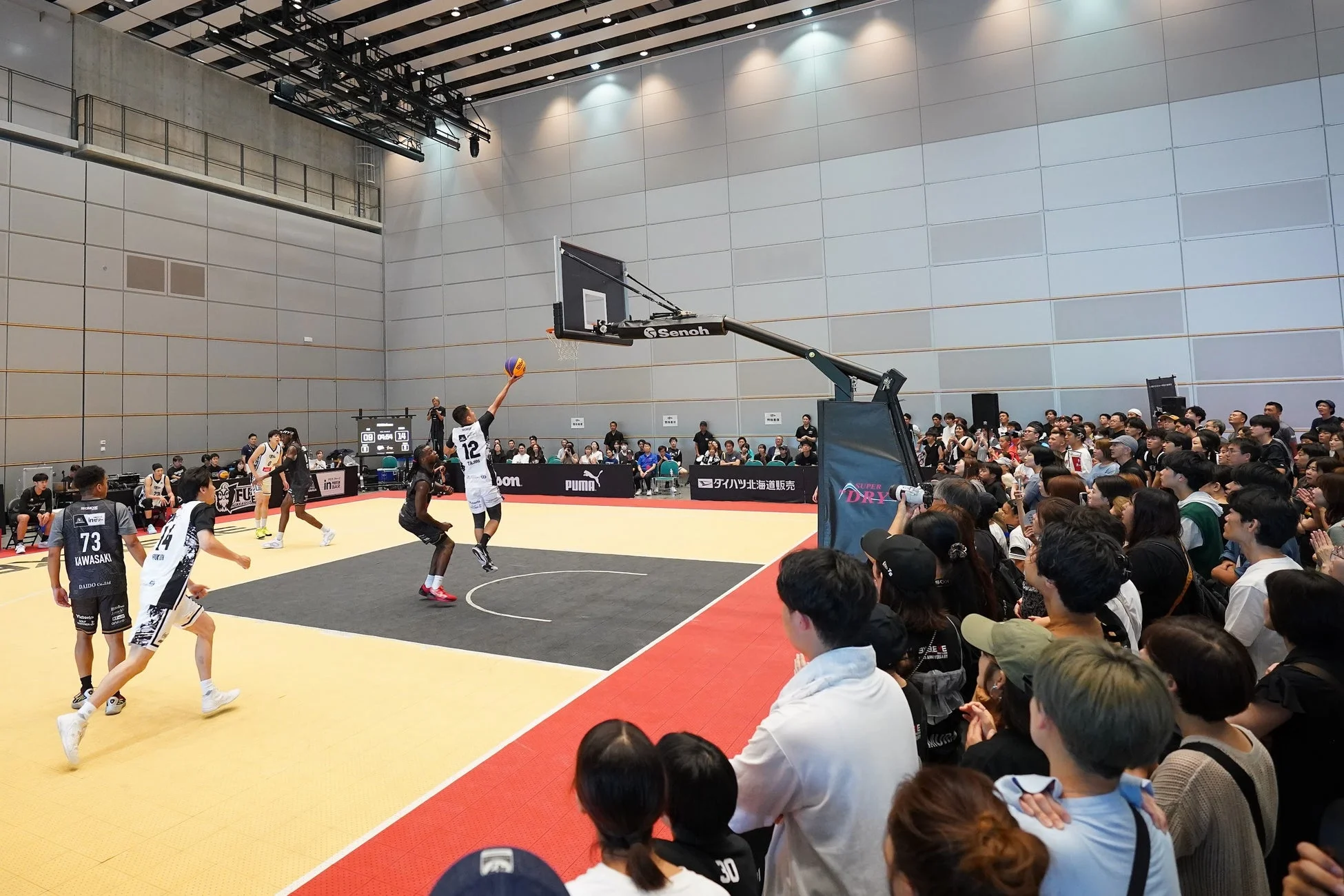 3x3バスケットボールの試合風景