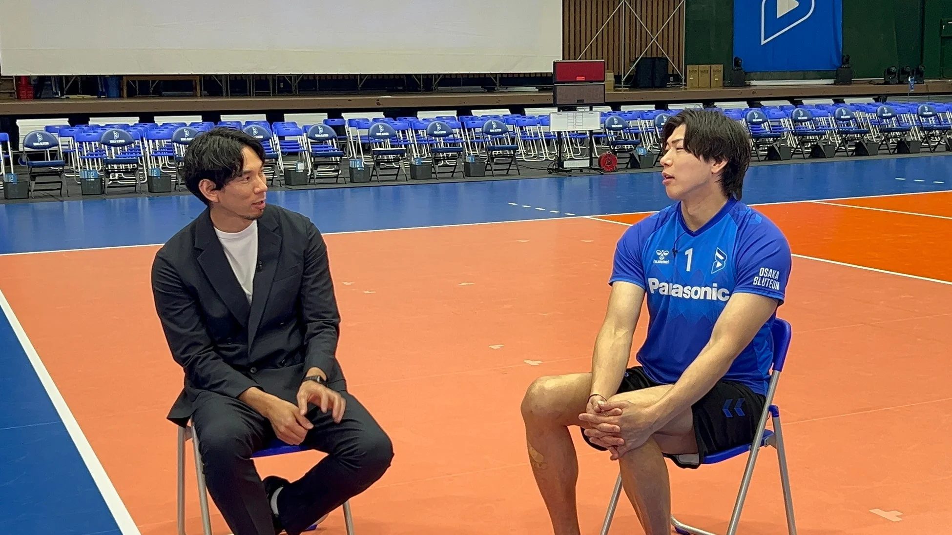 対談中の清水邦広選手と福澤達哉選手